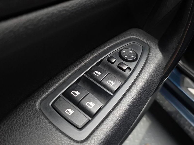 2013 BMW 1 Series 118d Urban 5Dr photo 16