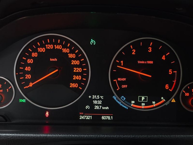 2012 BMW 3 Series 320d Luxury photo 8