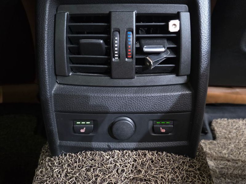2012 BMW 3 Series 320d Luxury photo 17