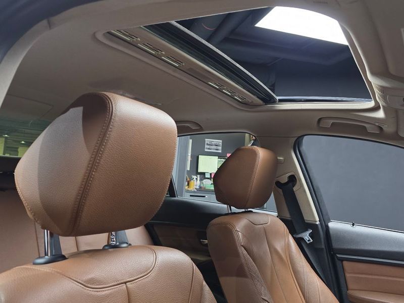 2012 BMW 3 Series 320d Luxury photo 18