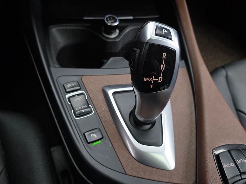 2013 BMW 1 Series 118d Urban Pack1 5Dr photo 9