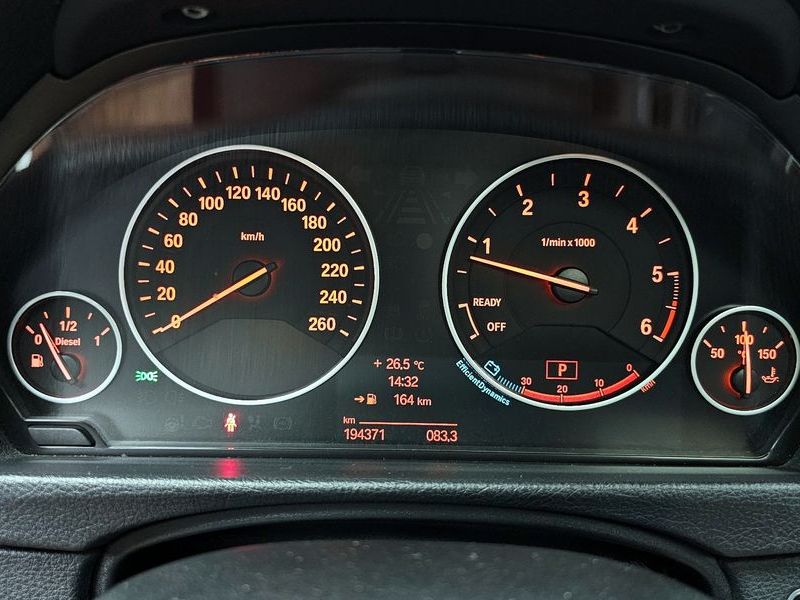 2012 BMW 3 Series 320d photo 8