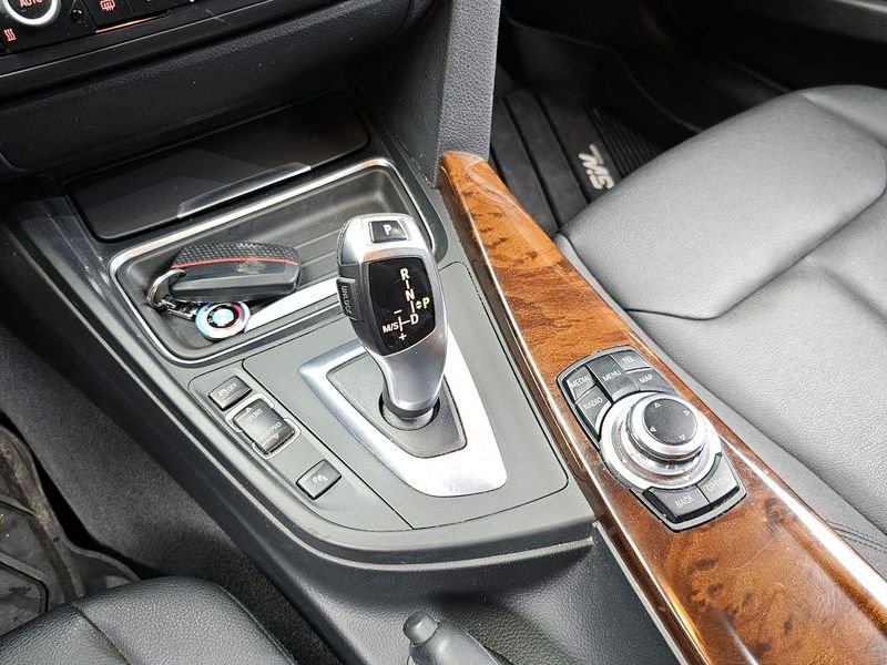 2012 BMW 3 Series 320d photo 9