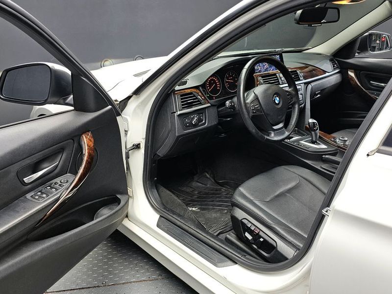 2012 BMW 3 Series 320d photo 10