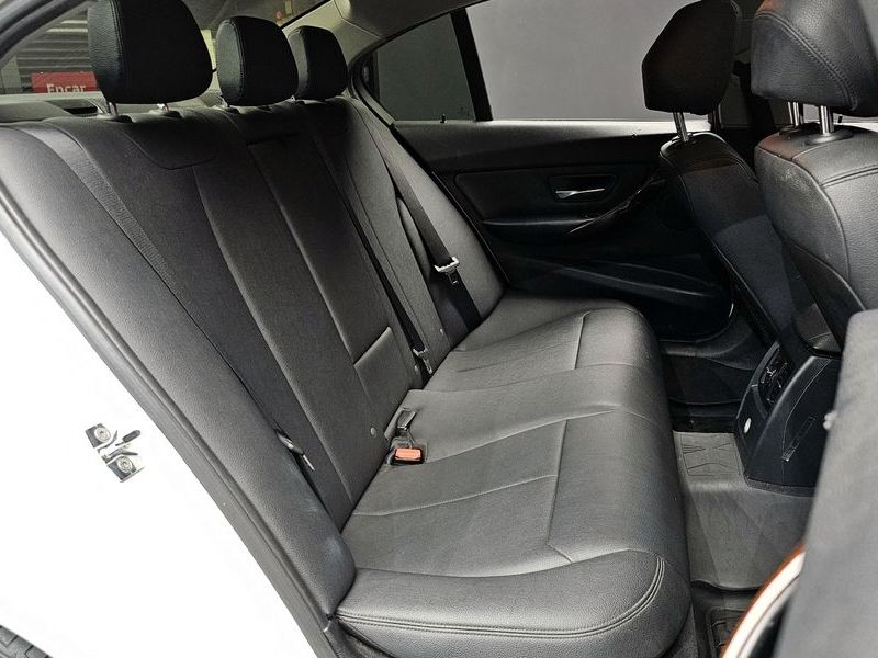 2012 BMW 3 Series 320d photo 11