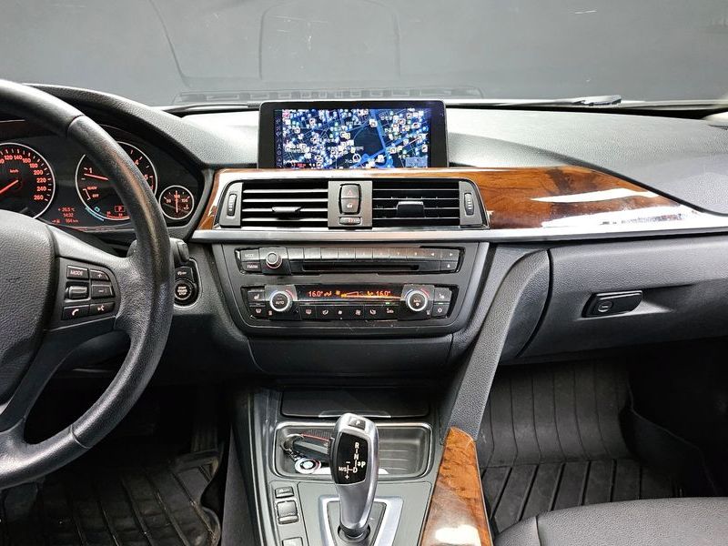 2012 BMW 3 Series 320d photo 13
