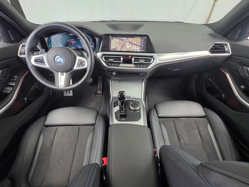2022 BMW 3 Series 320e M Sports photo 7