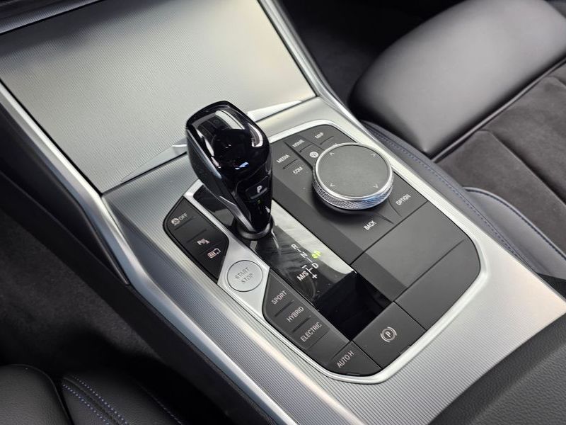 2022 BMW 3 Series 320e M Sports photo 9