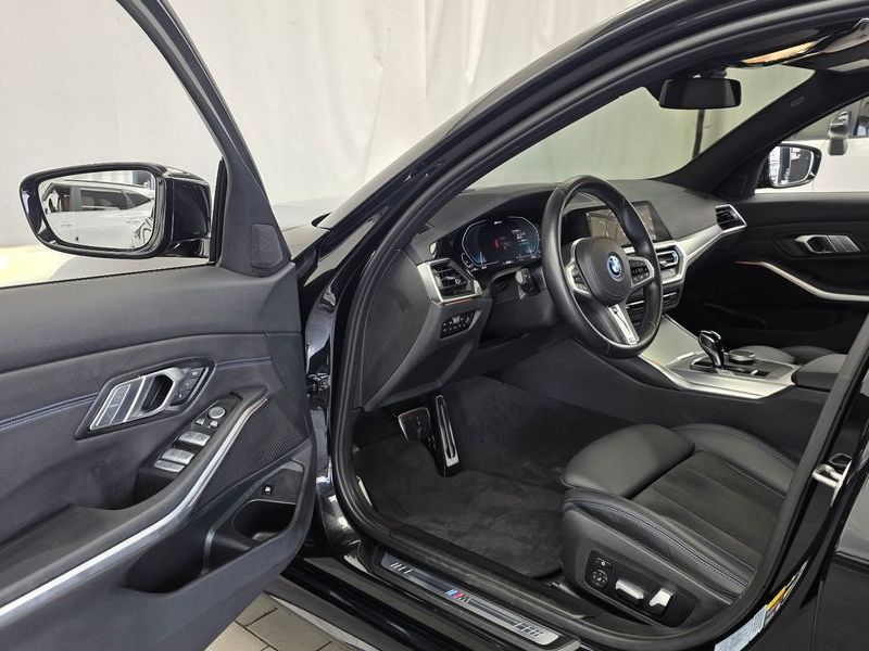 2022 BMW 3 Series 320e M Sports photo 10