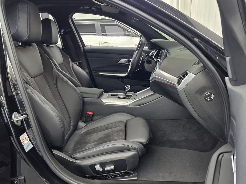 2022 BMW 3 Series 320e M Sports photo 11