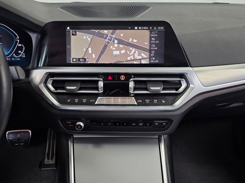 2022 BMW 3 Series 320e M Sports photo 14