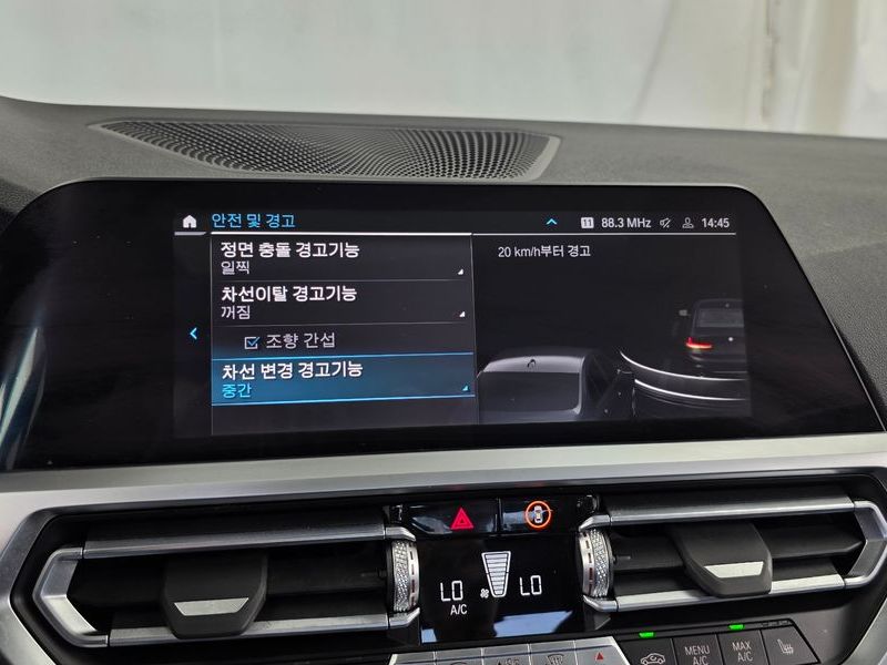 2022 BMW 3 Series 320e M Sports photo 16