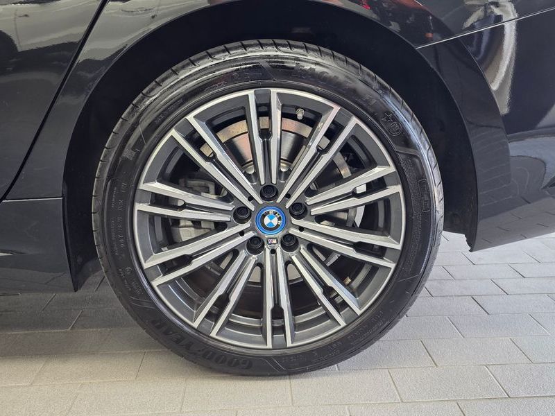 2022 BMW 3 Series 320e M Sports photo 21