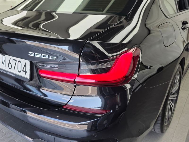 2022 BMW 3 Series 320e M Sports photo 23