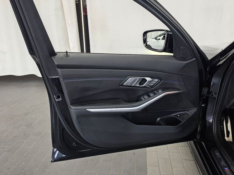 2022 BMW 3 Series 320e M Sports photo 24