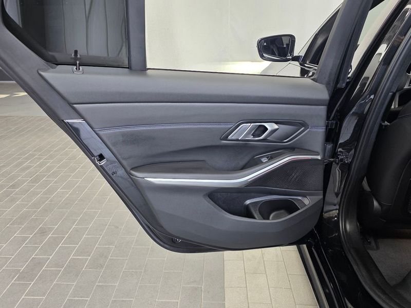 2022 BMW 3 Series 320e M Sports photo 25