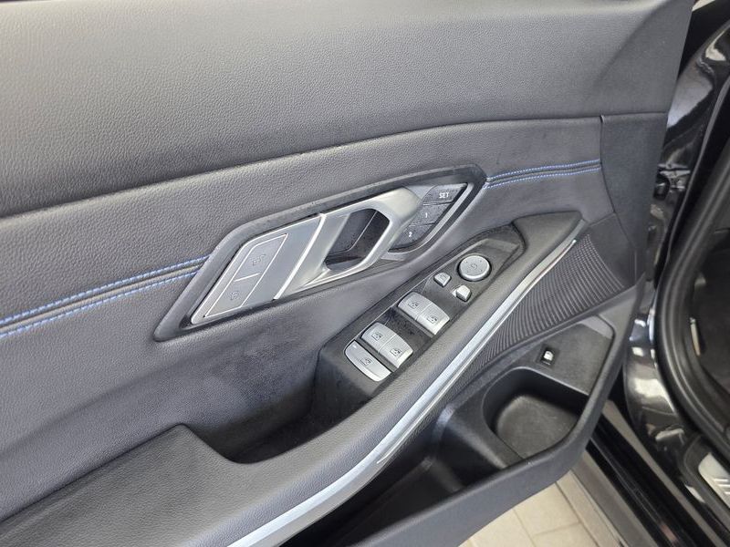 2022 BMW 3 Series 320e M Sports photo 29