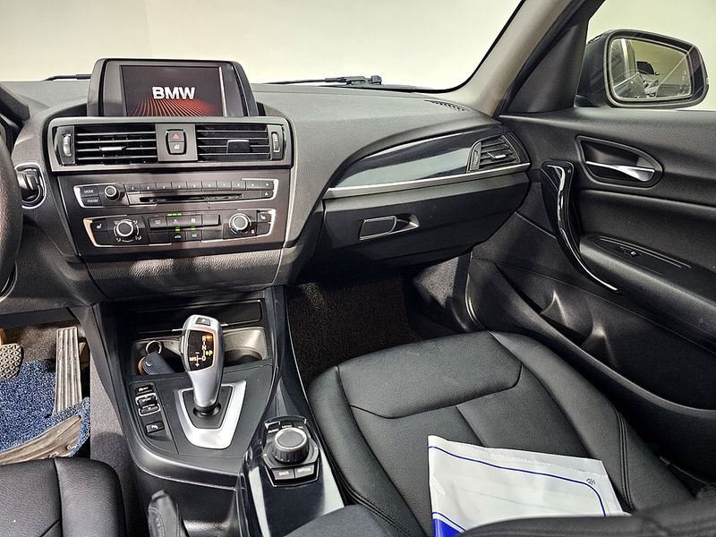 2014 BMW 1 Series 118d Urban 5Dr photo 10
