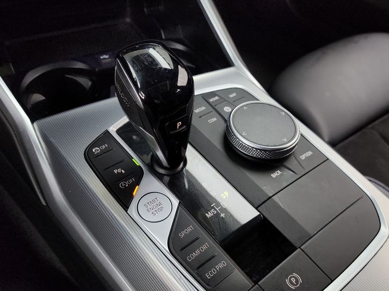 2022 BMW 3 Series 320d M Sport photo 9