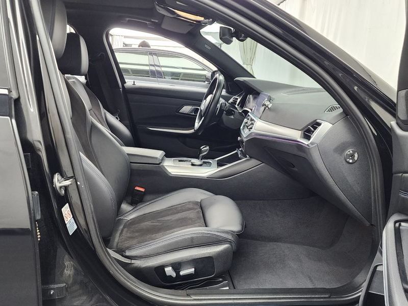 2022 BMW 3 Series 320d M Sport photo 11