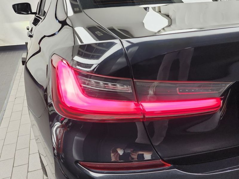 2022 BMW 3 Series 320d M Sport photo 23