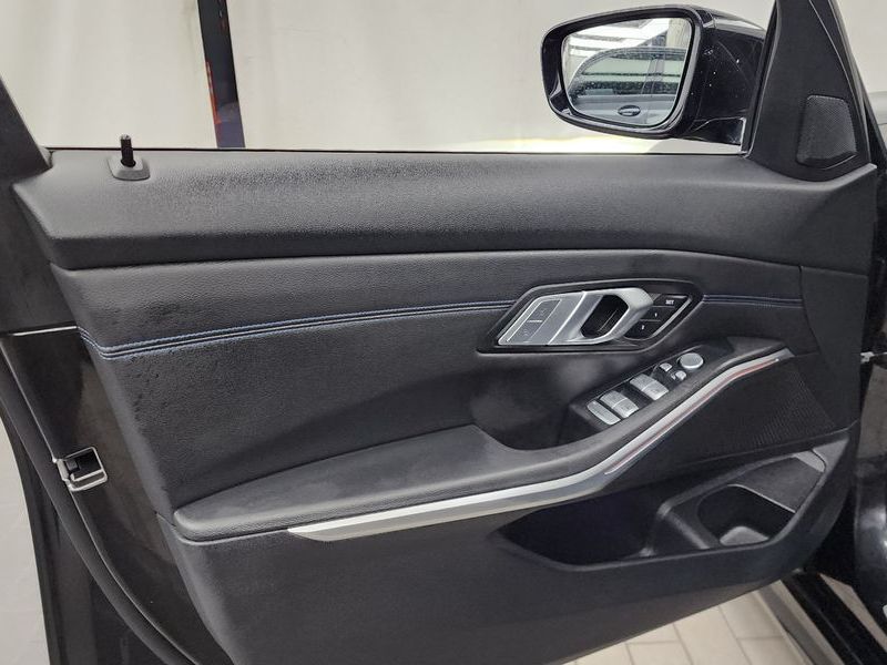 2022 BMW 3 Series 320d M Sport photo 24