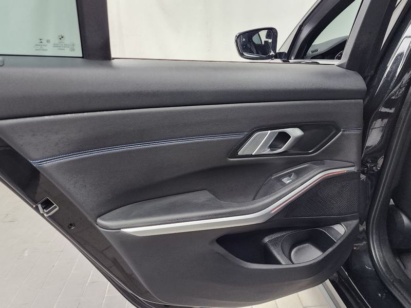 2022 BMW 3 Series 320d M Sport photo 25