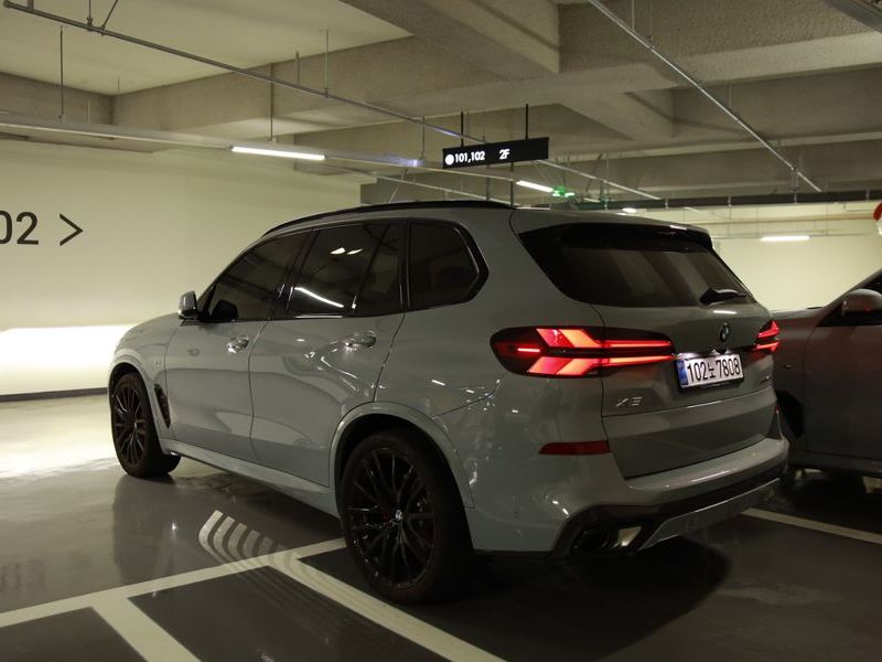 2026 BMW X5 xDrive 40d M Sport Online Exclusive Editon photo 7