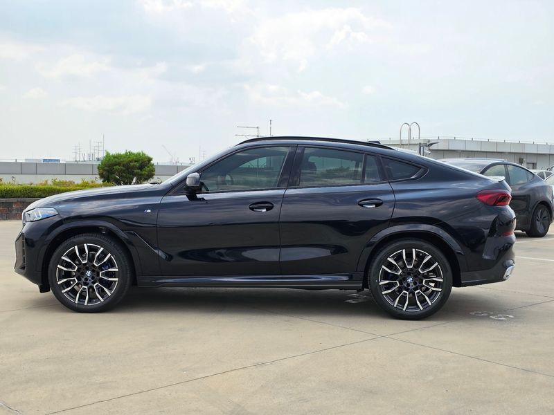 2026 BMW X6 xDrive40i M Sport photo 7