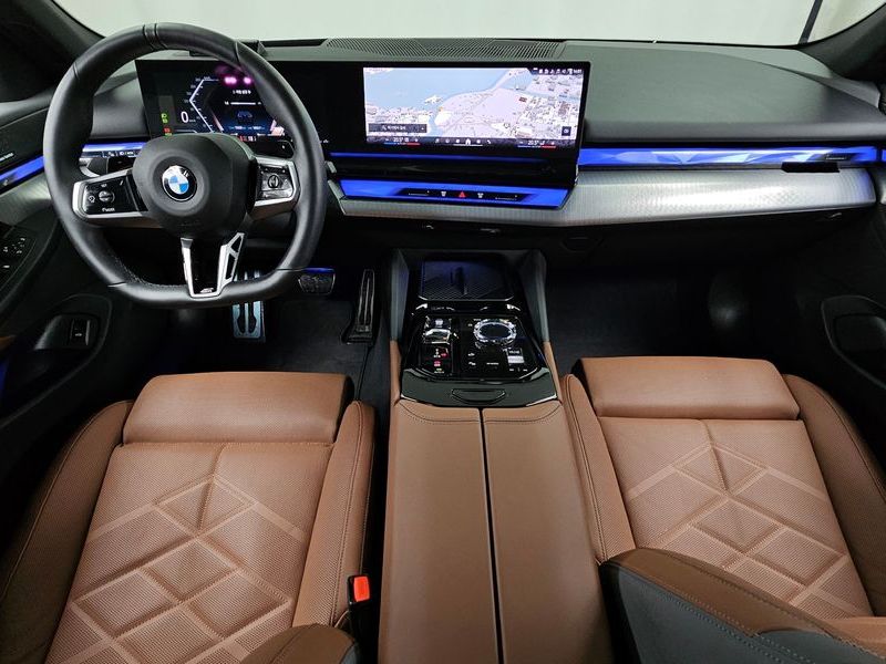2024 BMW 5 Series 530i xDrive M Sport photo 7
