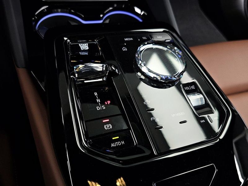 2024 BMW 5 Series 530i xDrive M Sport photo 9