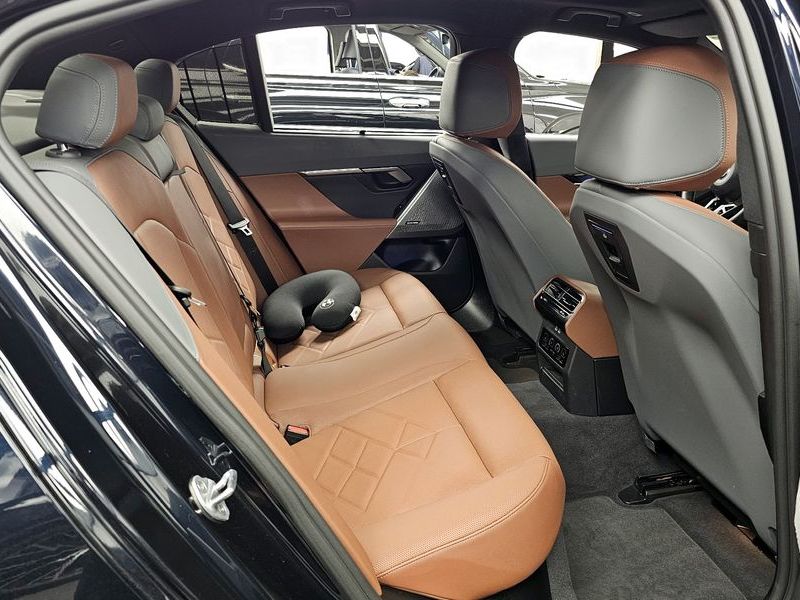 2024 BMW 5 Series 530i xDrive M Sport photo 12