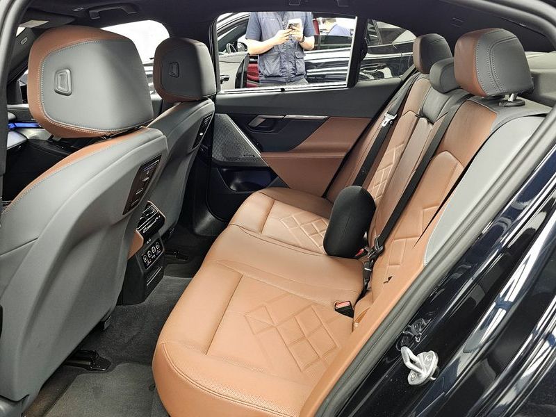 2024 BMW 5 Series 530i xDrive M Sport photo 26