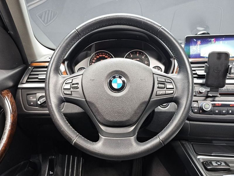 2013 BMW 3 Series 320d photo 12
