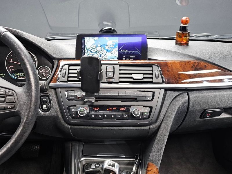 2013 BMW 3 Series 320d photo 13