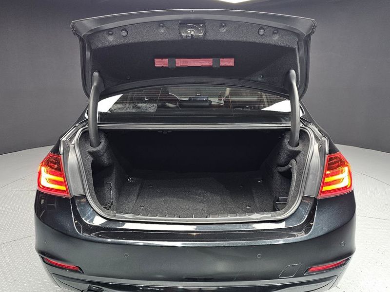 2013 BMW 3 Series 320d photo 20
