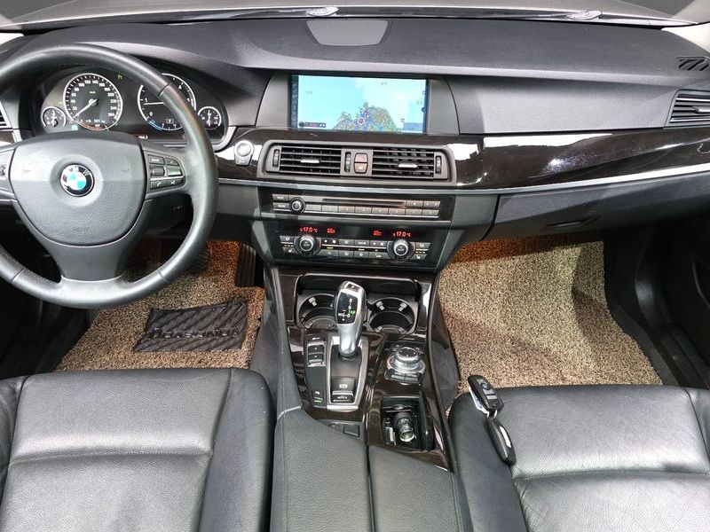 2012 BMW 5 Series 520d photo 7