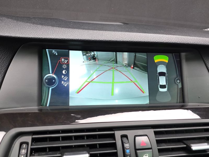 2012 BMW 5 Series 520d photo 16