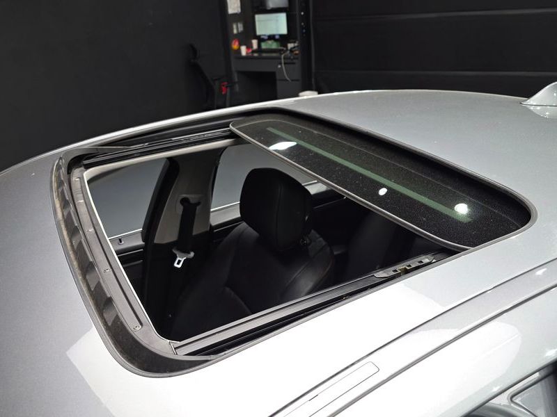 2012 BMW 5 Series 520d photo 19