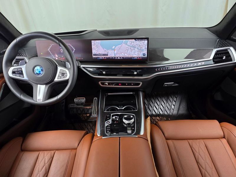 2025 BMW X7 xDrive 40i M Sport 7STR photo 7