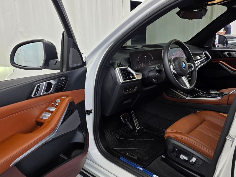 2025 BMW X7 xDrive 40i M Sport 7STR photo 10