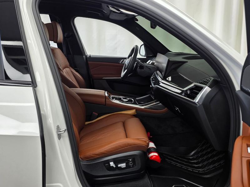 2025 BMW X7 xDrive 40i M Sport 7STR photo 11