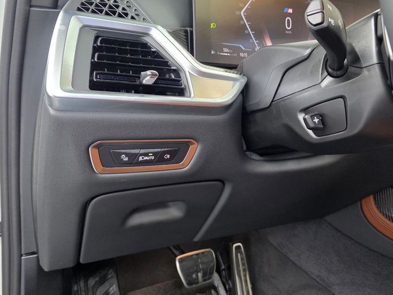 2025 BMW X7 xDrive 40i M Sport 7STR photo 16
