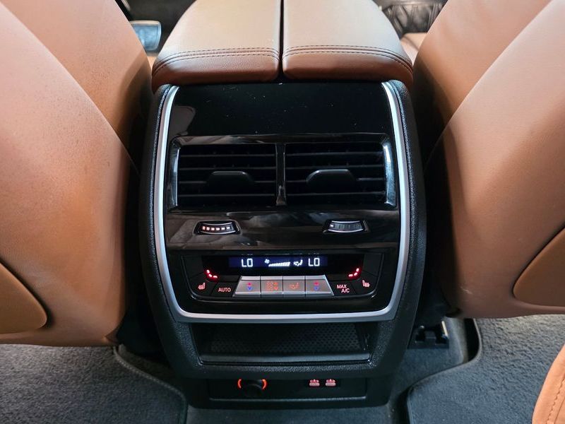 2025 BMW X7 xDrive 40i M Sport 7STR photo 18