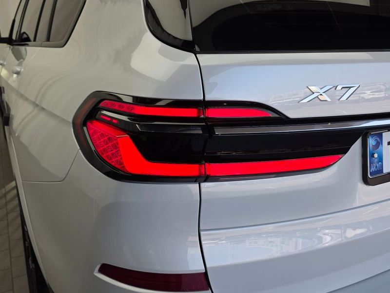 2025 BMW X7 xDrive 40i M Sport 7STR photo 23
