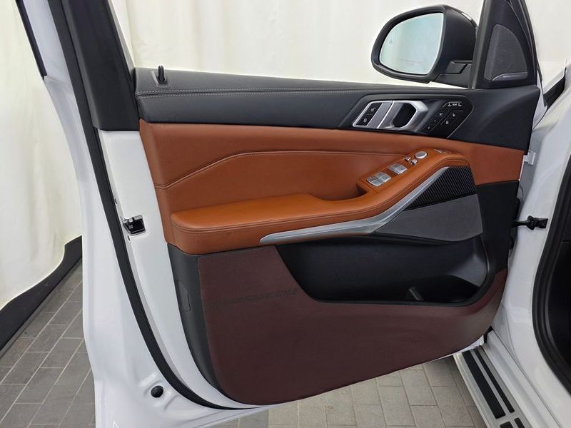 2025 BMW X7 xDrive 40i M Sport 7STR photo 24