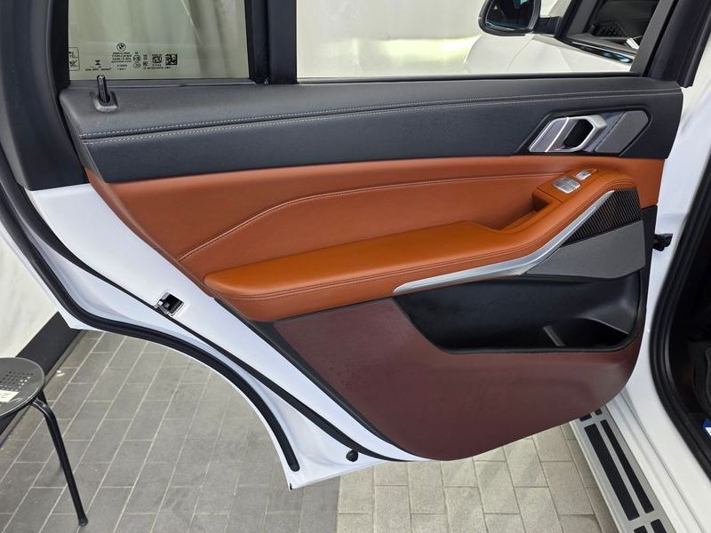 2025 BMW X7 xDrive 40i M Sport 7STR photo 25