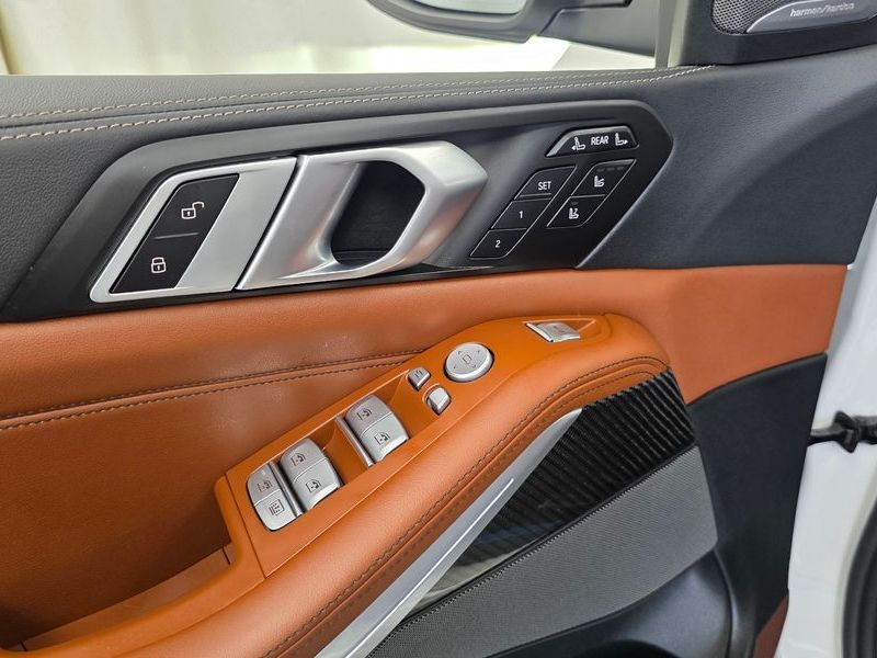 2025 BMW X7 xDrive 40i M Sport 7STR photo 28