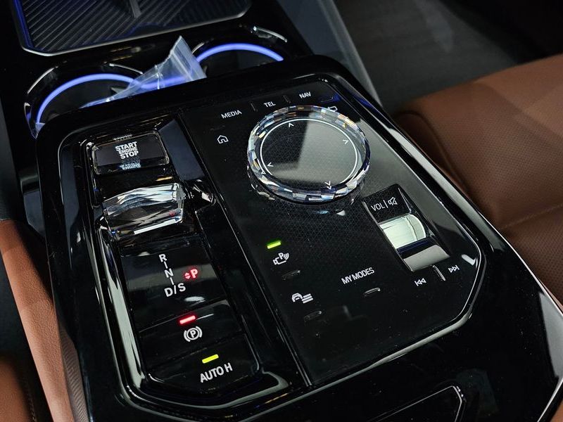2024 BMW 5 Series 530i xDrive M Sport photo 9