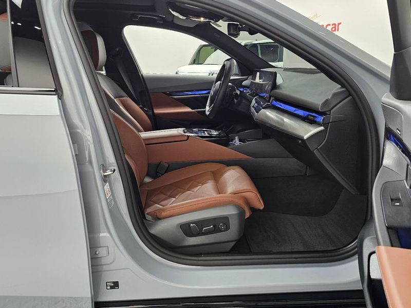 2024 BMW 5 Series 530i xDrive M Sport photo 26